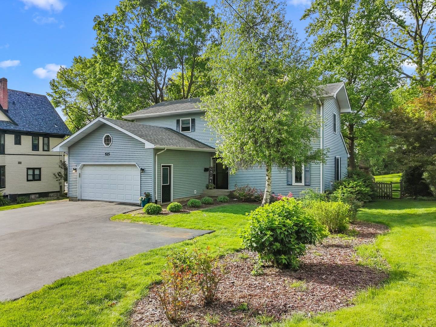 Woodstock, IL 60098,525 W Jackson ST