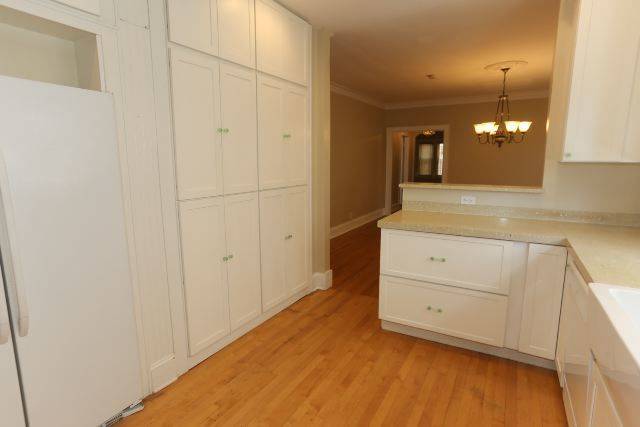 Chicago, IL 60645,2619 W Greenleaf AVE #1