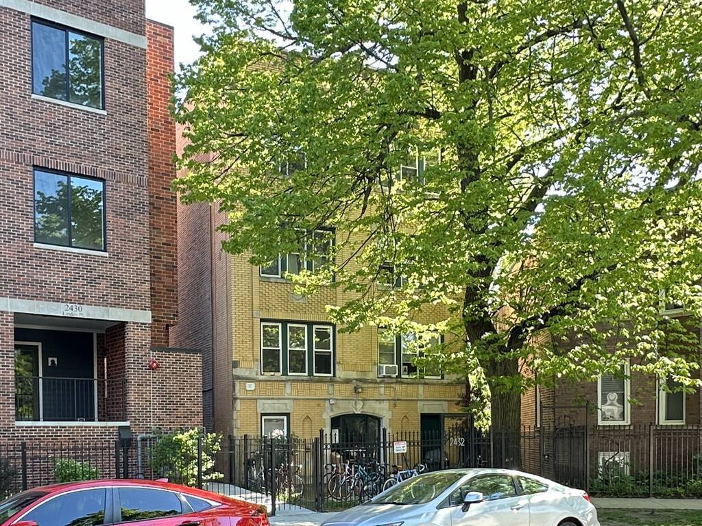 Chicago, IL 60647,2432 N LINDEN PL #205