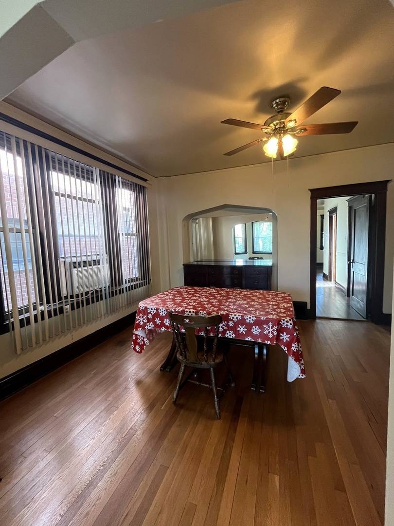 Chicago, IL 60613,1643 W Byron ST #2