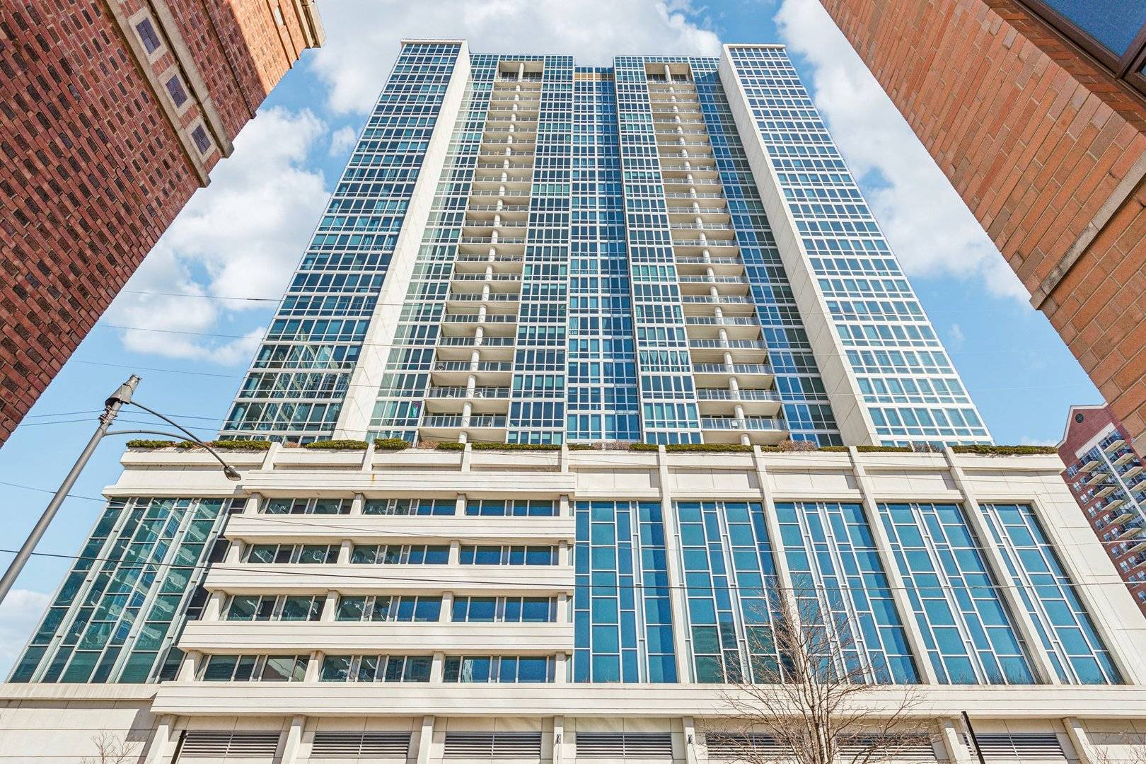 Chicago, IL 60616,1629 S Prairie AVE #1402
