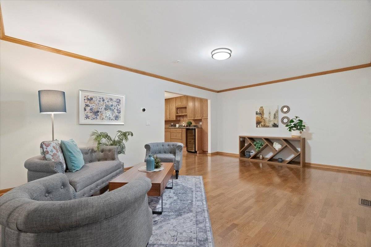 Barrington, IL 60010,308 Eastern AVE