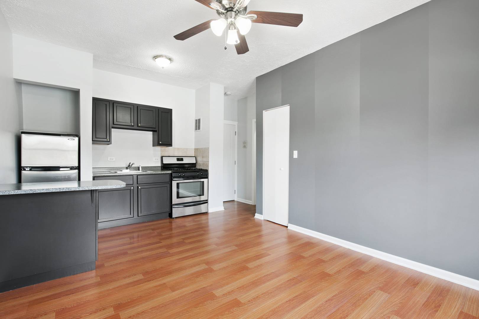 Chicago, IL 60640,4555 N Malden ST #311