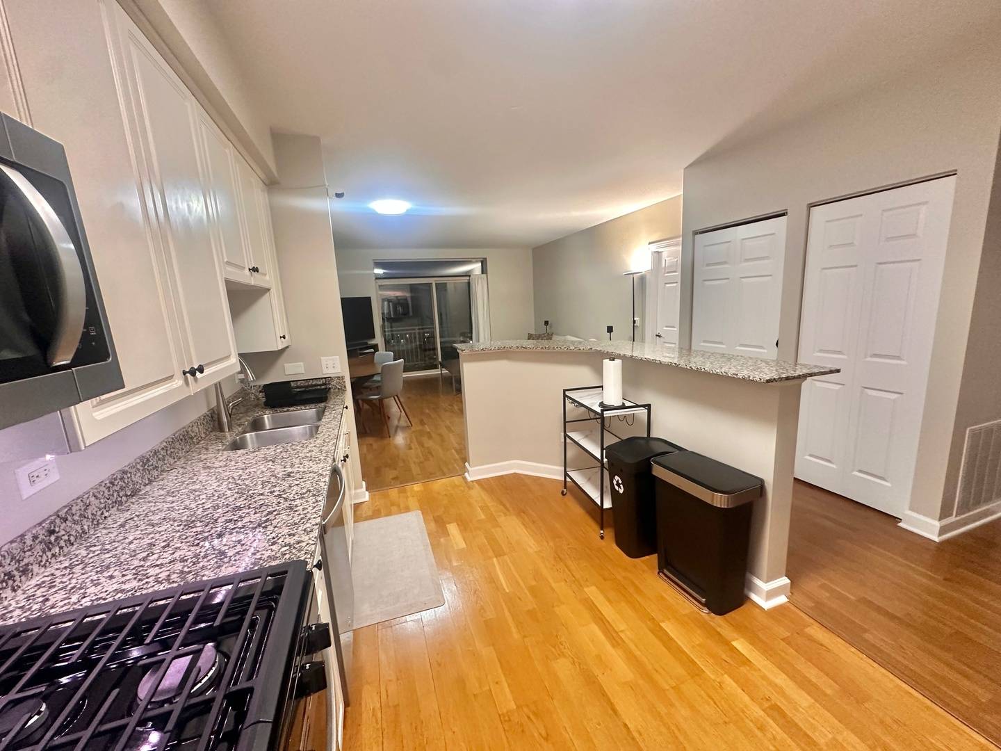 Morton Grove, IL 60053,8340 Callie AVE #608