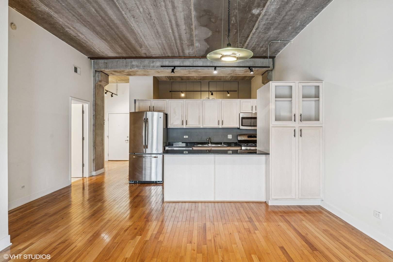 Chicago, IL 60657,1635 W Belmont AVE #313