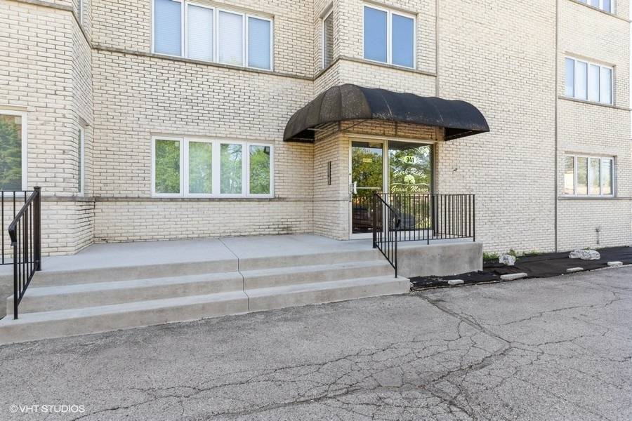 Park Ridge, IL 60068,941 N Northwest HWY #1A