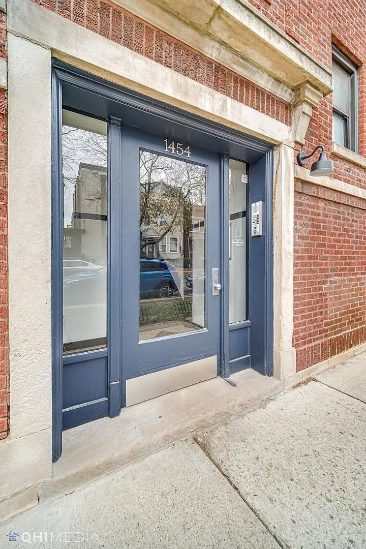 Chicago, IL 60657,1454 W Roscoe ST #3W