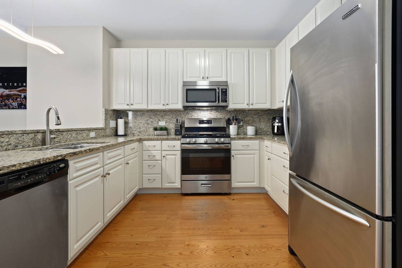 Chicago, IL 60616,1600 S Prairie AVE #1204