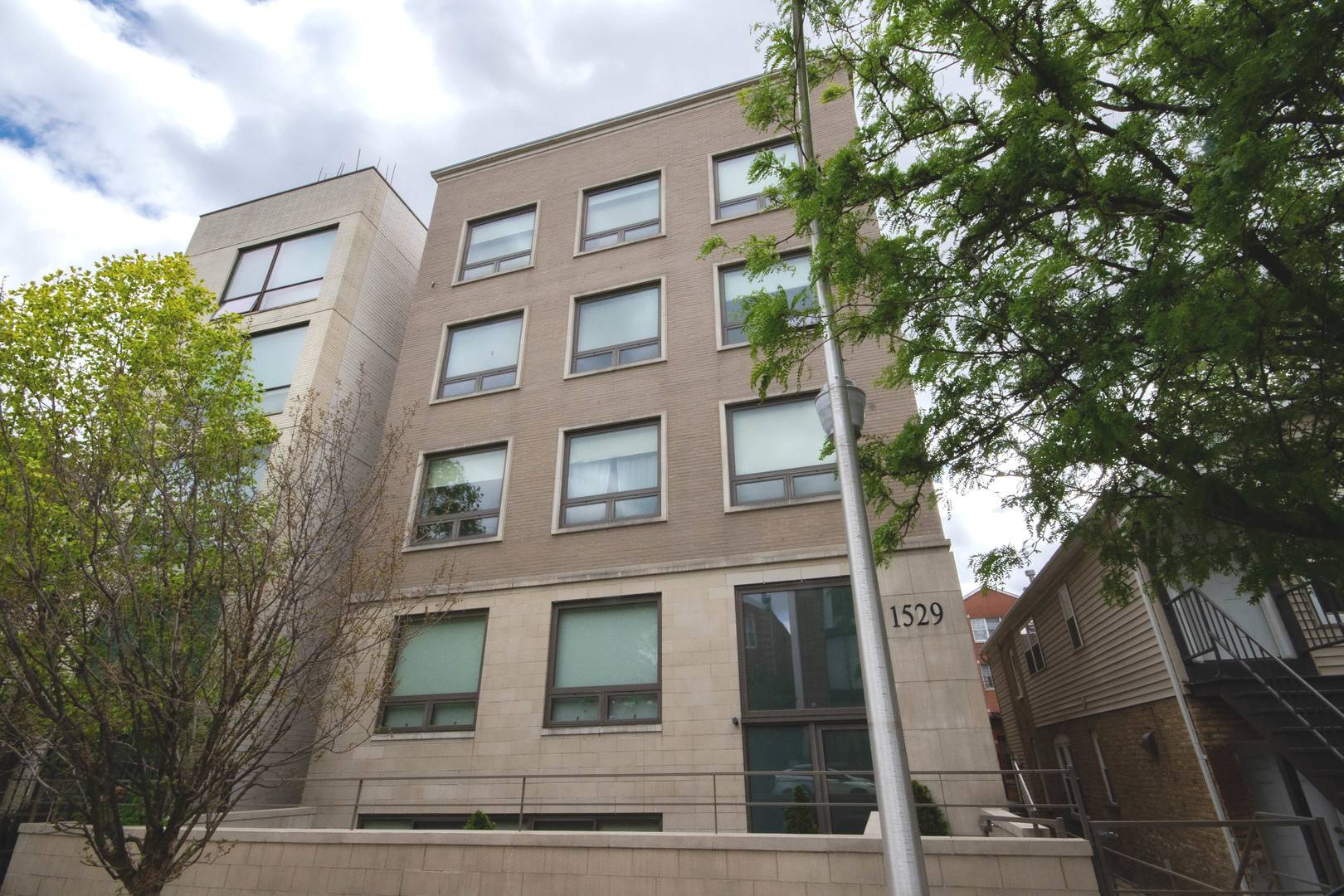 Chicago, IL 60642,1529 W Chestnut ST #102