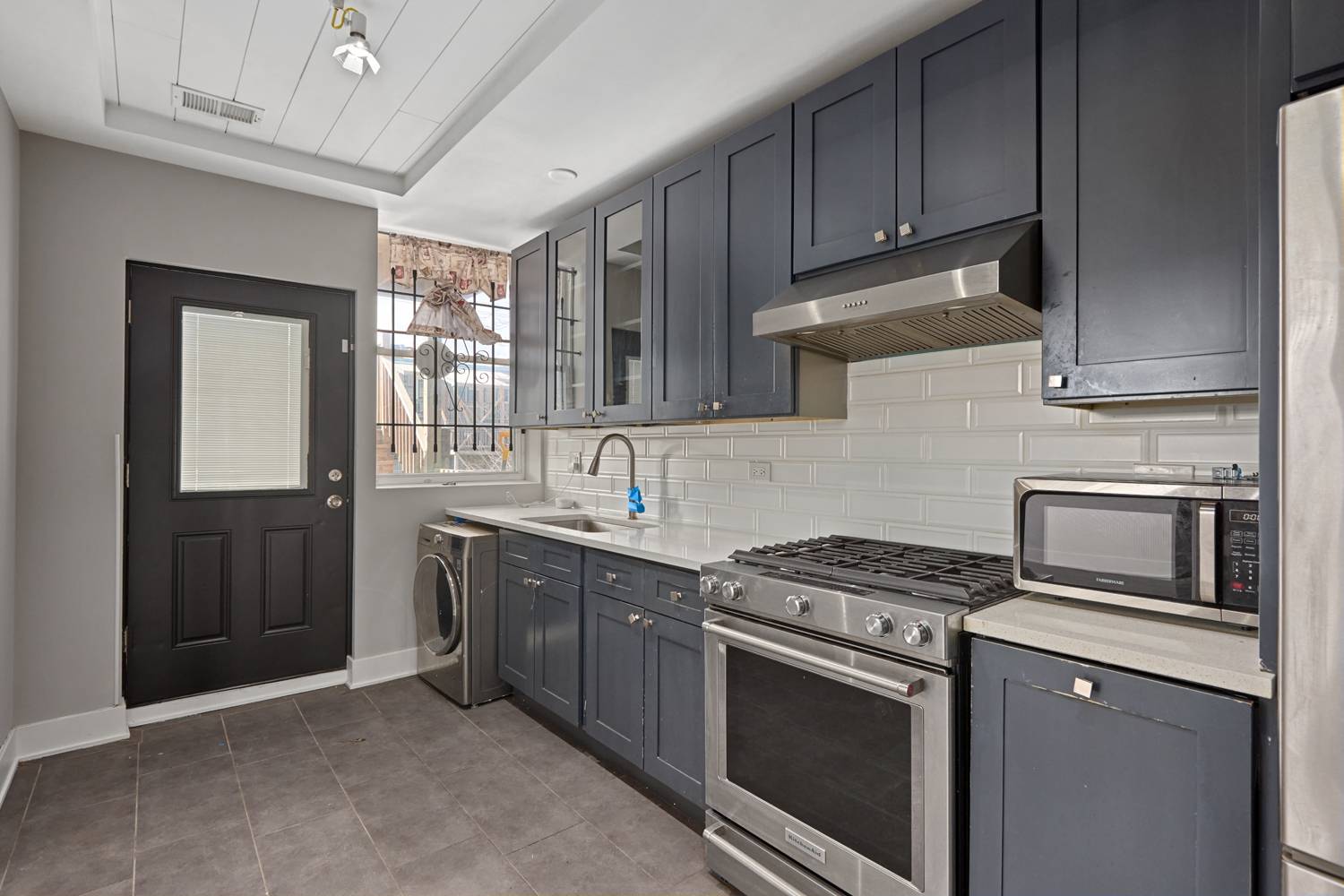 Chicago, IL 60637,1517 E 67th PL