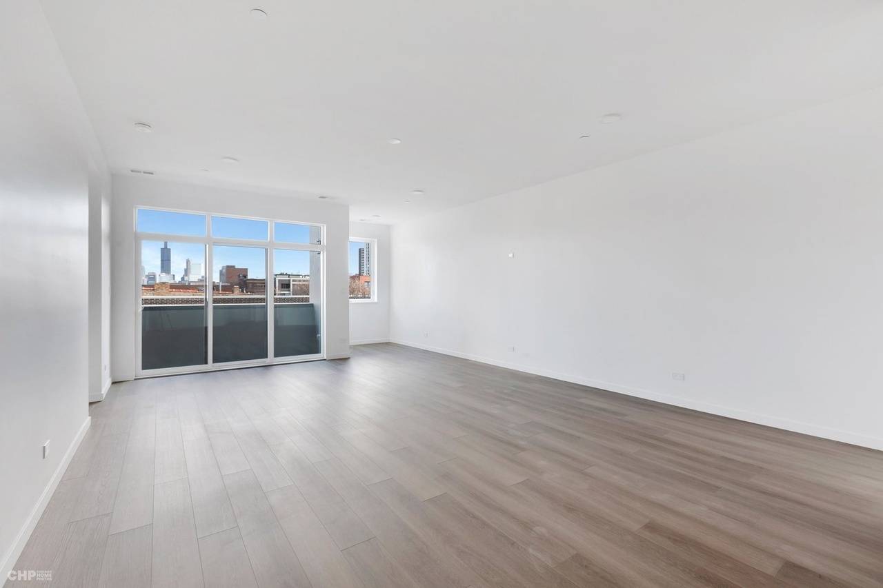 Chicago, IL 60612,204 S Leavitt ST #301
