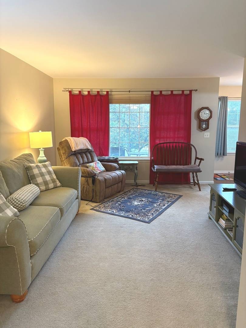 Round Lake Beach, IL 60073,1127 N Red Oak CIR #2