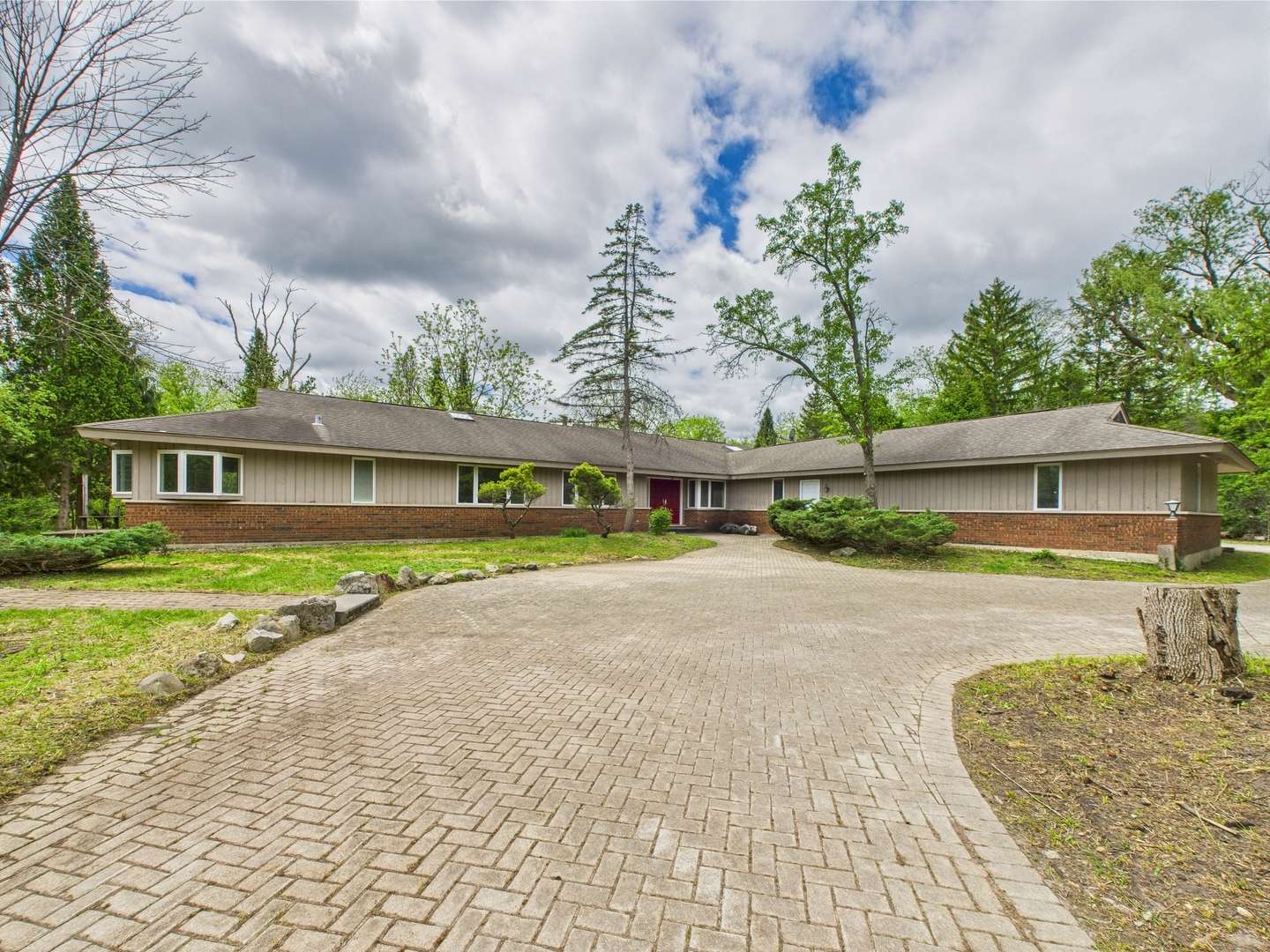 Libertyville, IL 60048,18 Alexandra DR