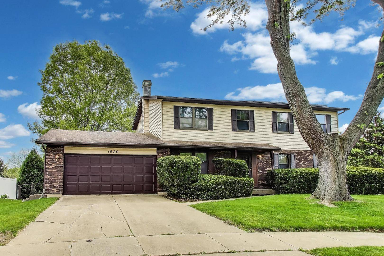 Elgin, IL 60123,1976 Monday DR