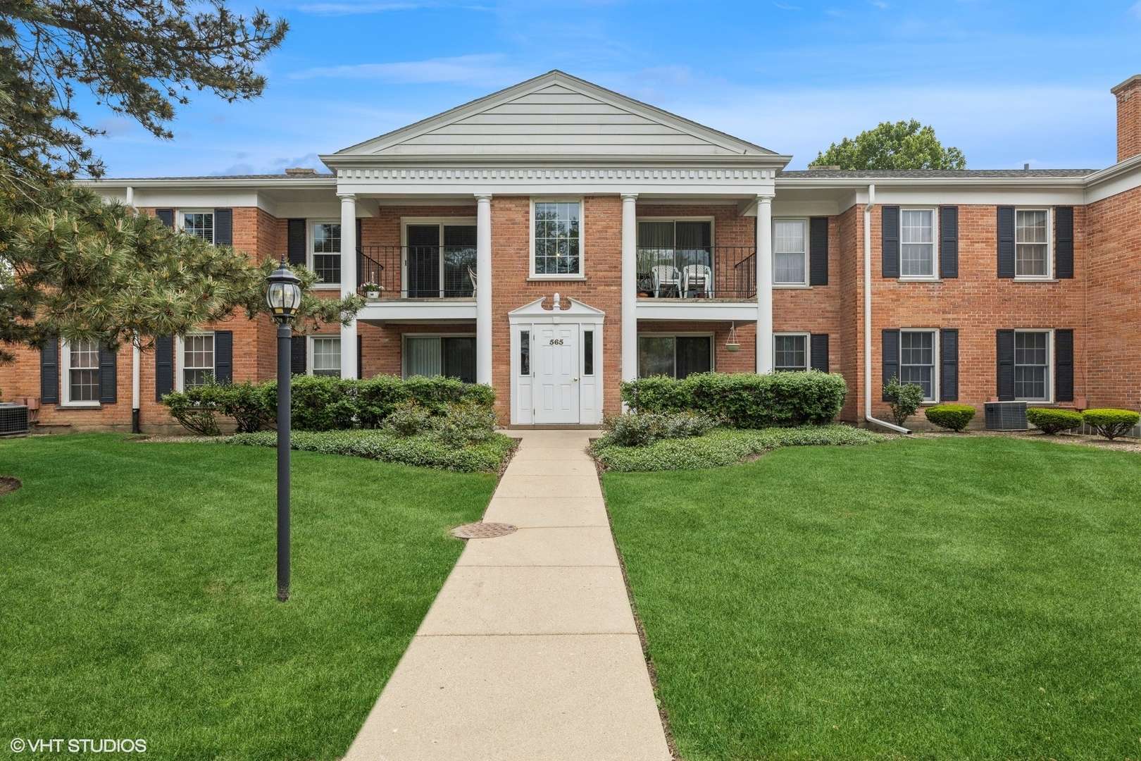 Barrington, IL 60010,565 Shorely DR #202