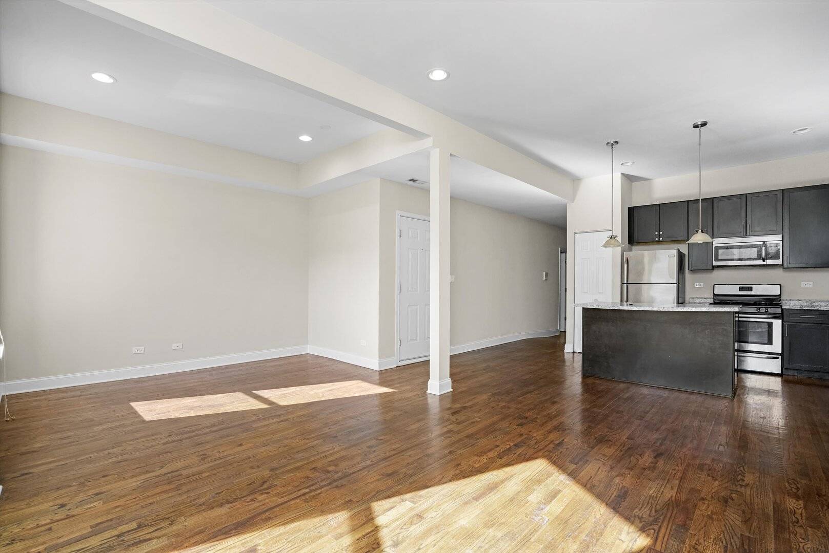 Chicago, IL 60653,4542 S Indiana AVE #2