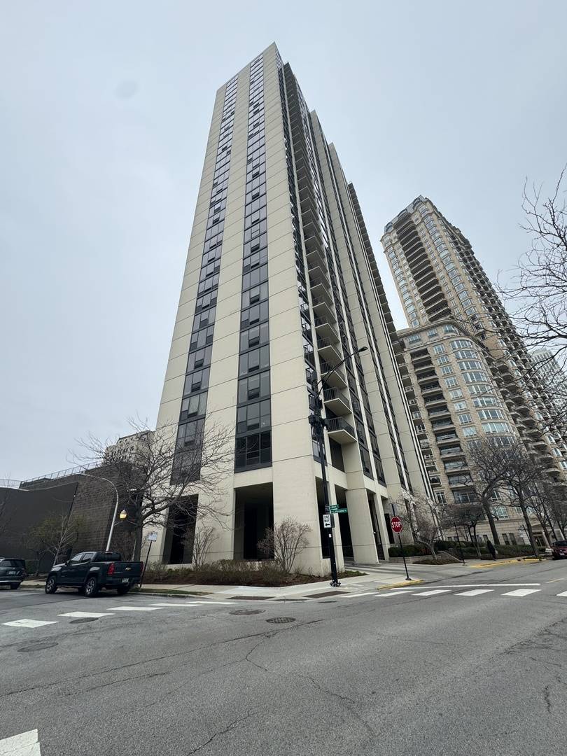 Chicago, IL 60614,2500 N Lakeview AVE #1503