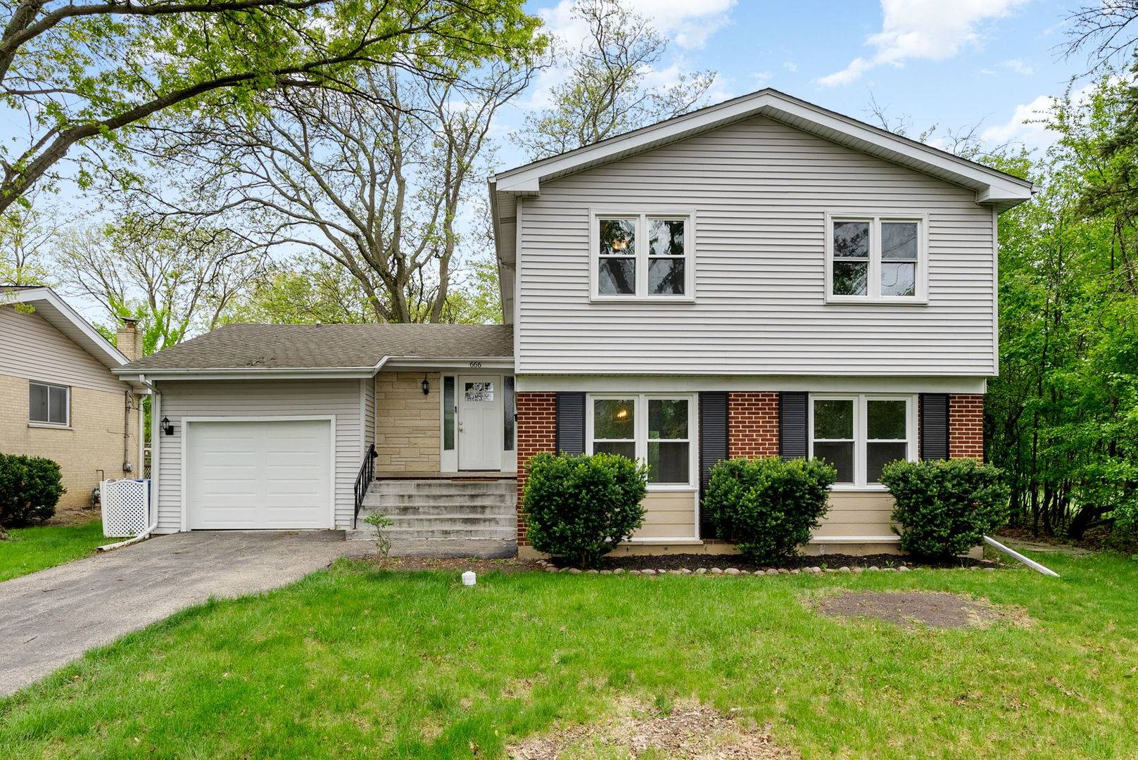 Highland Park, IL 60035,666 Barberry RD