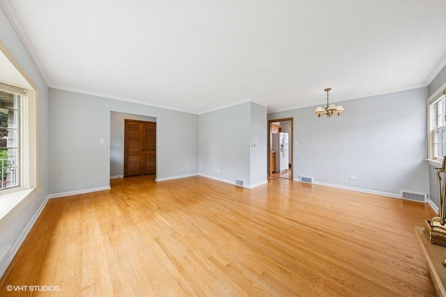 Mount Prospect, IL 60056,10 N Waverly PL