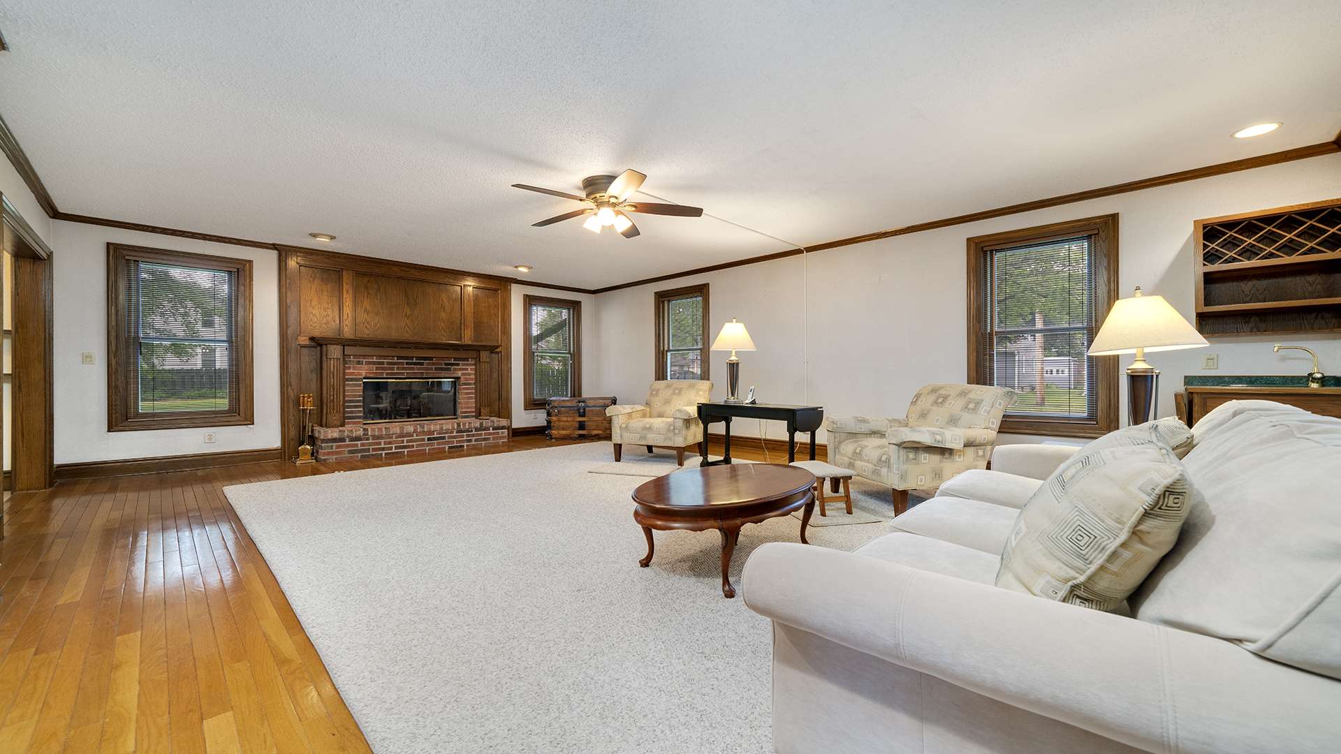 Dixon, IL 61021,321 E Chamberlin ST