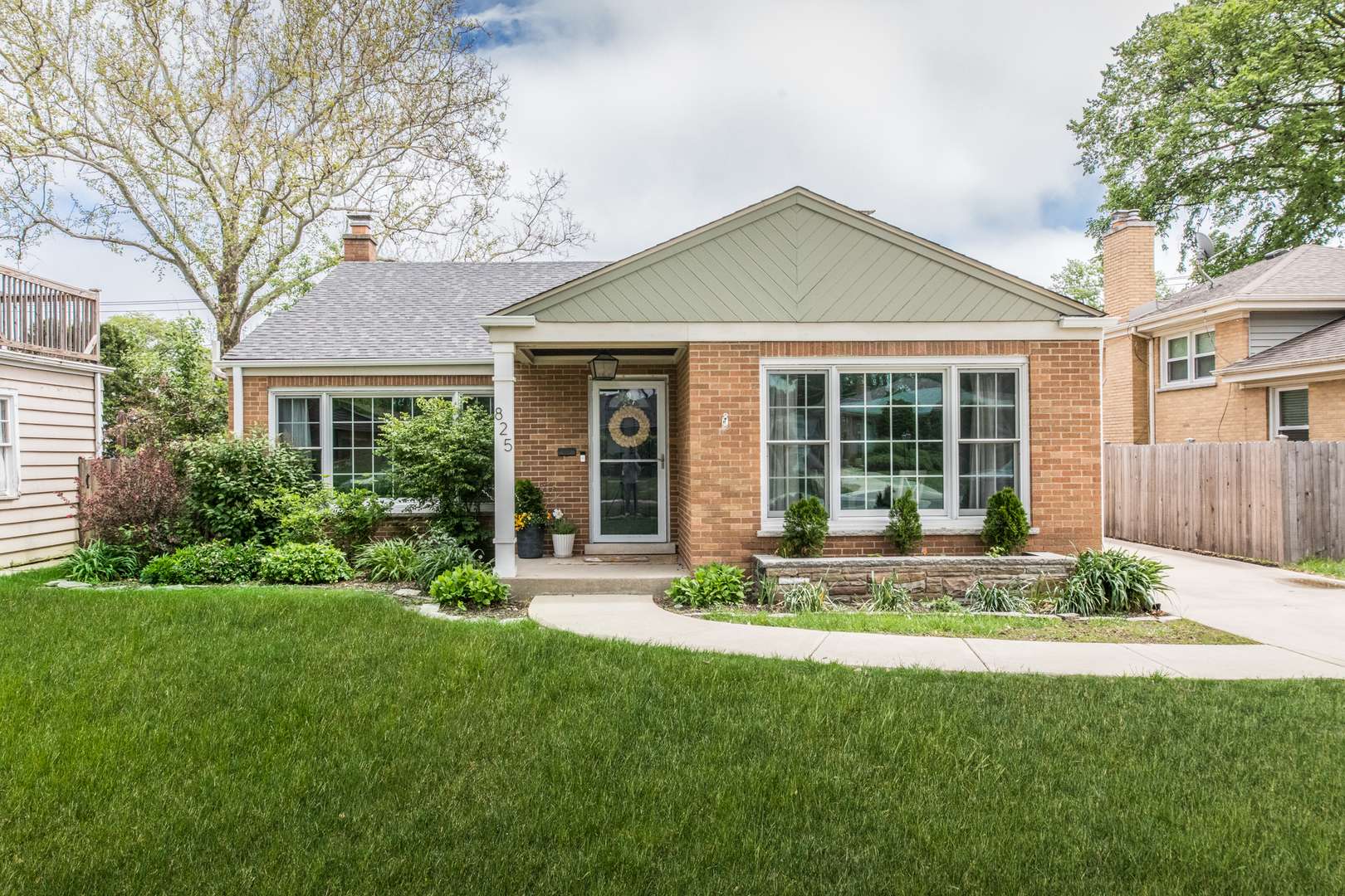 Park Ridge, IL 60068,825 Goodwin DR