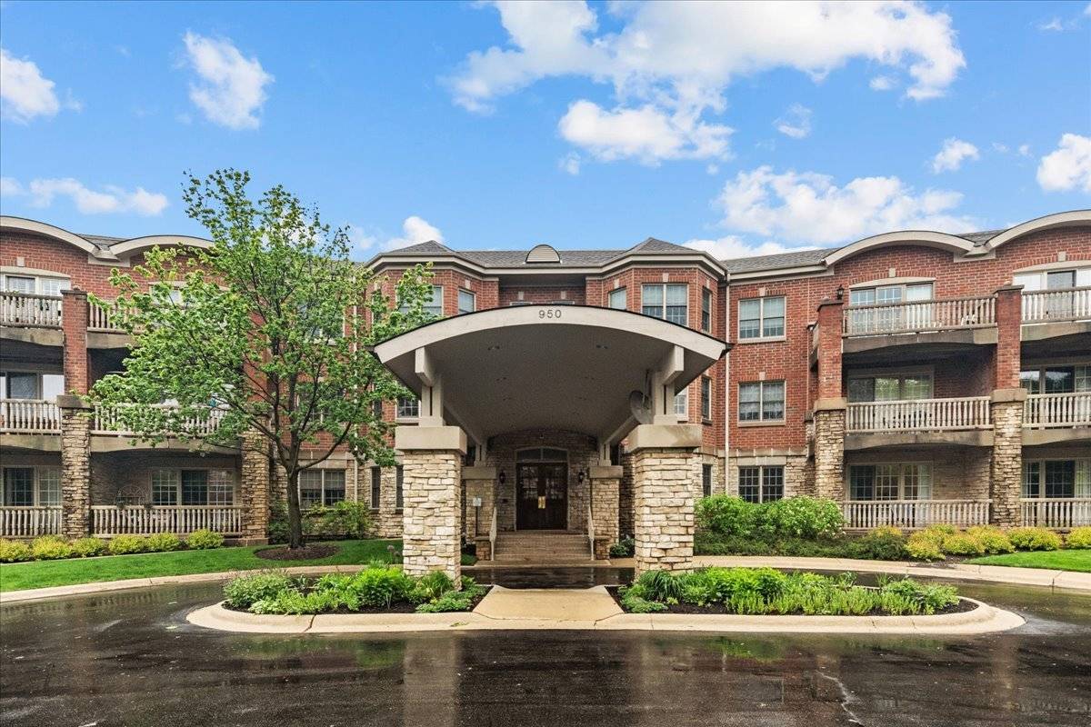 Highland Park, IL 60035,950 Augusta WAY #209