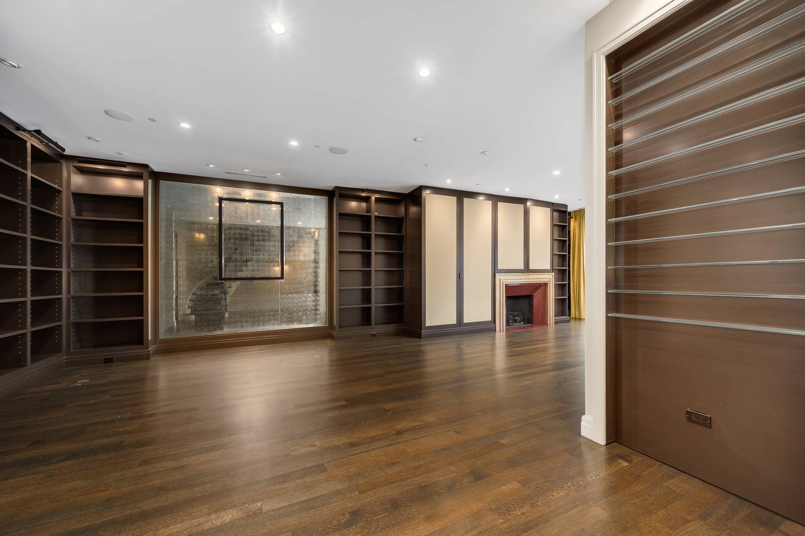 Chicago, IL 60614,2124 N Lincoln Park West