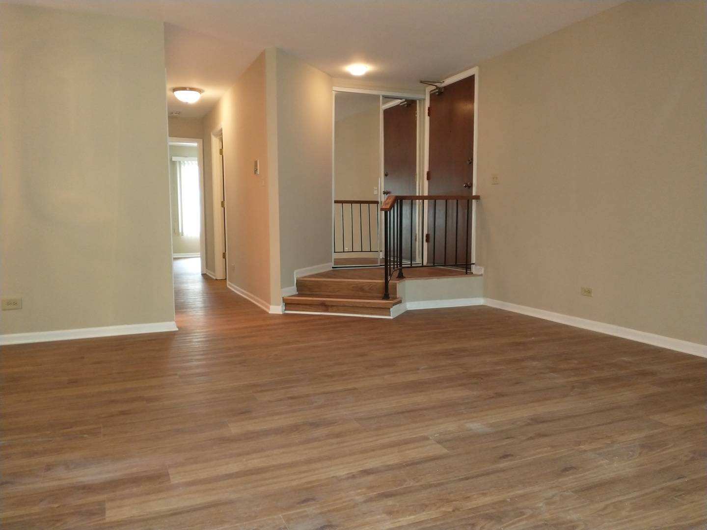 Schaumburg, IL 60193,936 Surrey DR #1A
