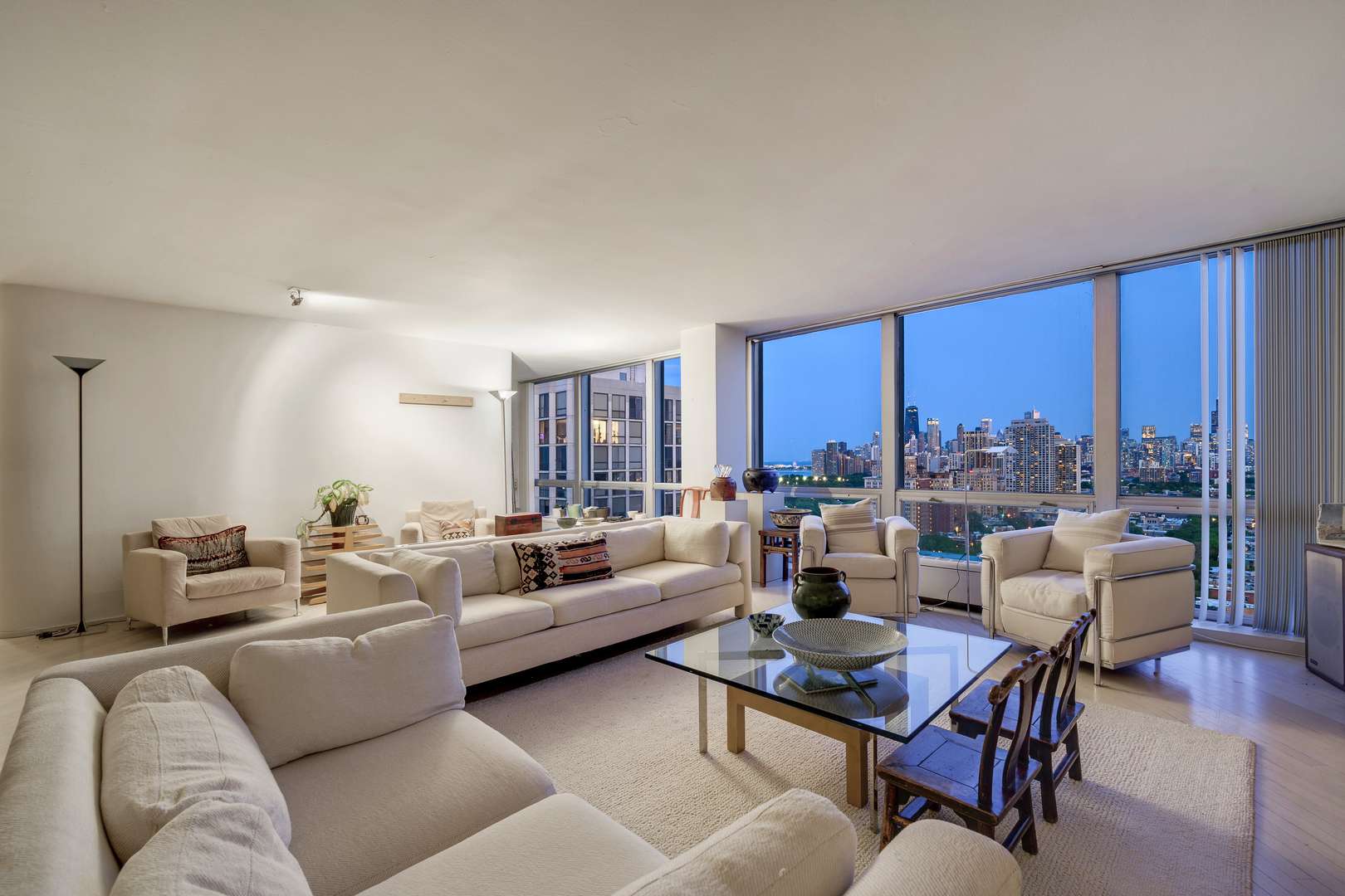 Chicago, IL 60614,2400 N Lakeview AVE #2803-04