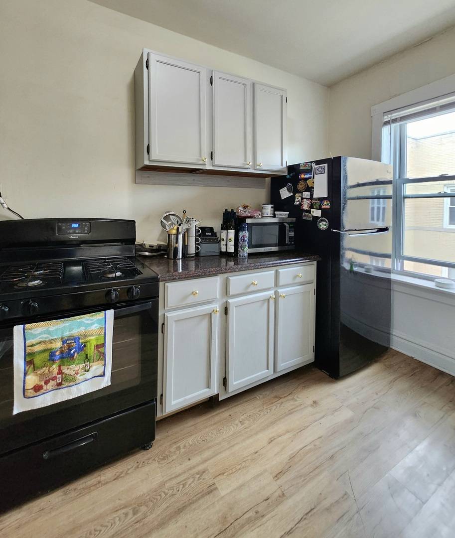 Chicago, IL 60625,4412 N St Louis AVE #3B