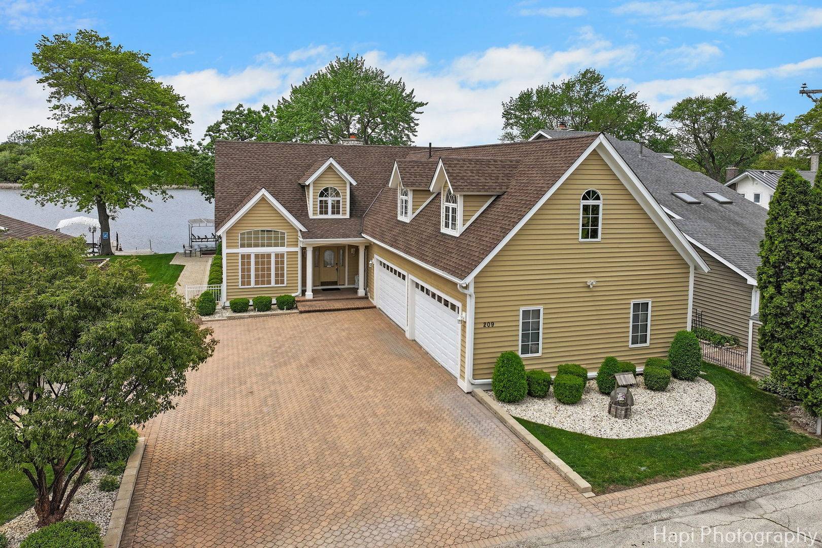 Mchenry, IL 60051,209 S Emerald DR