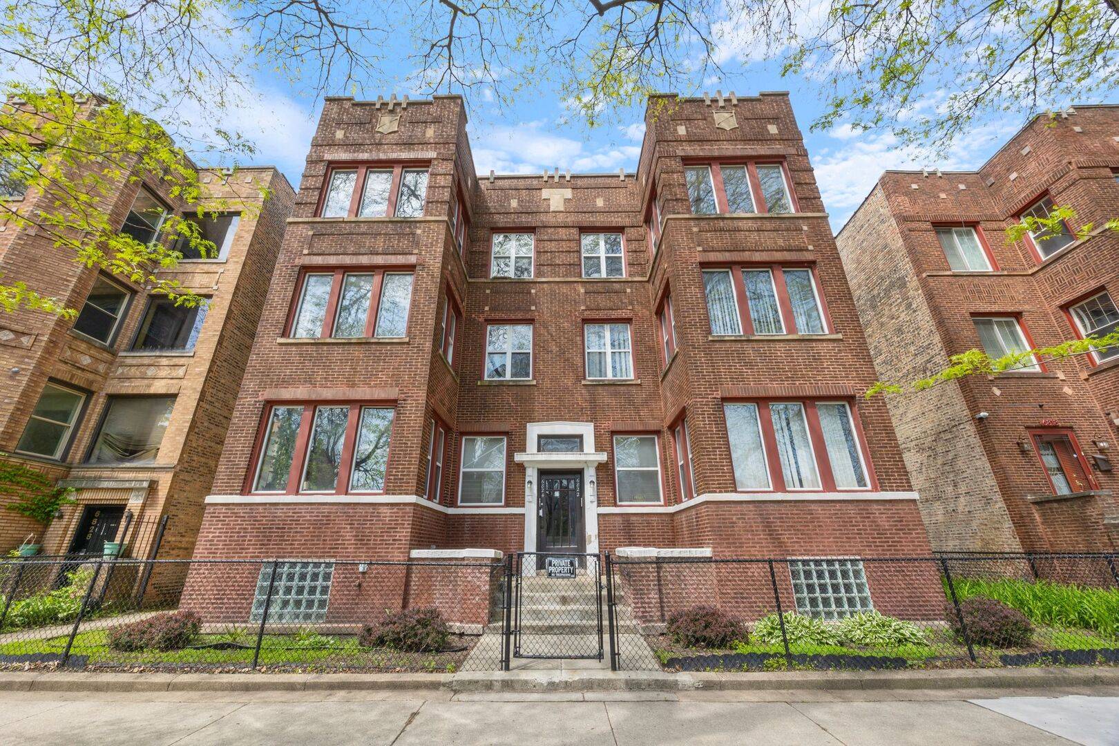 Chicago, IL 60649,6822-24 S East End AVE