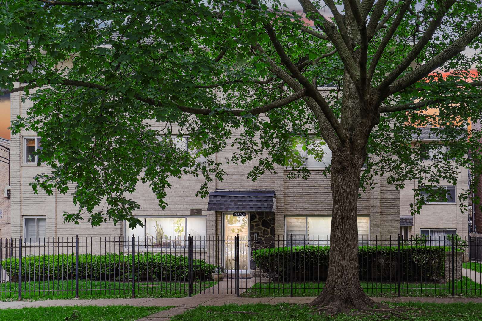 Chicago, IL 60625,5543 N Campbell AVE #3C