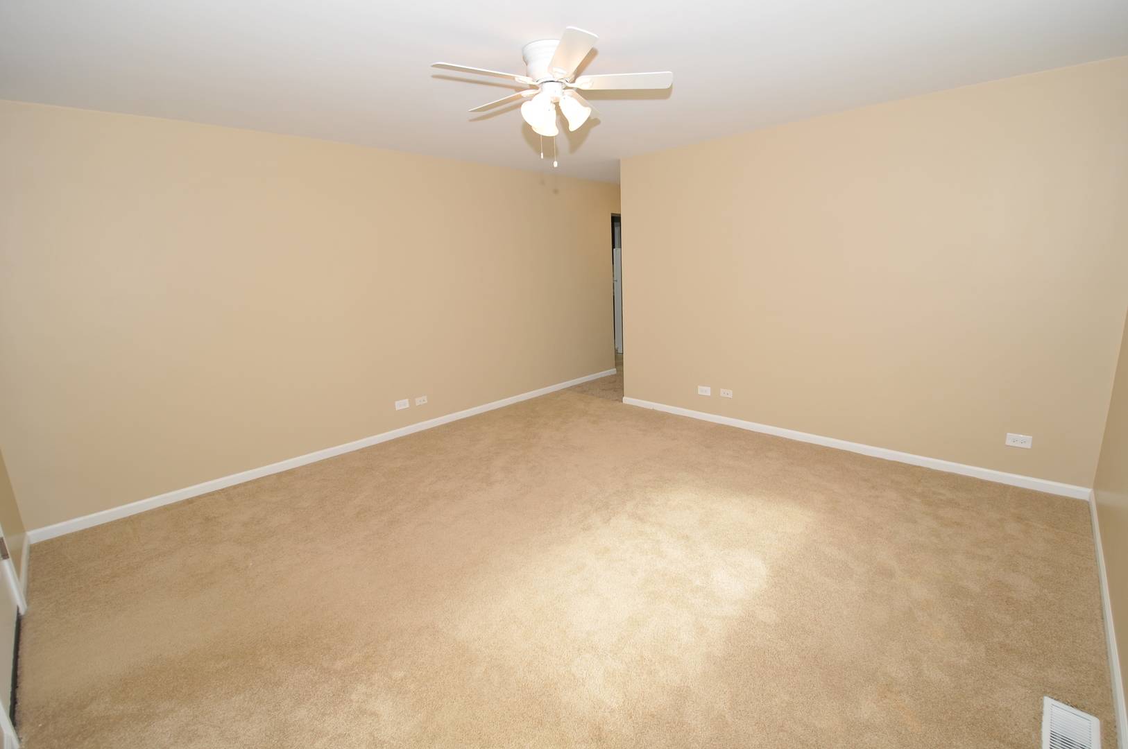 Glen Ellyn, IL 60137,32 N Main ST #GS
