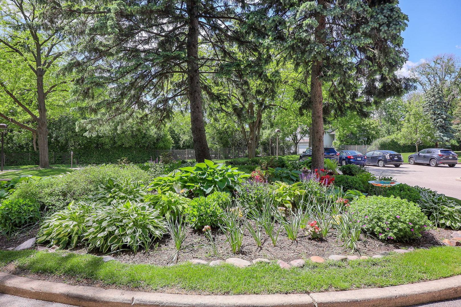 Willowbrook, IL 60527,601 Lake Hinsdale DR #411