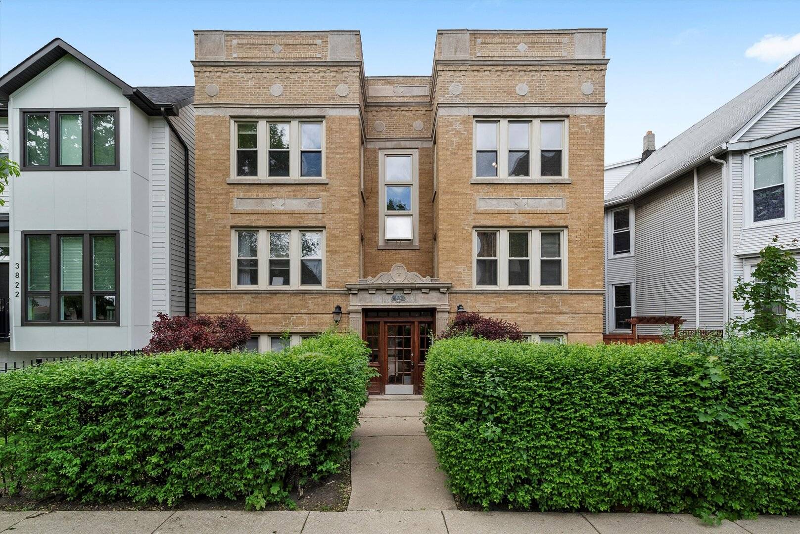 Chicago, IL 60618,3826 N Troy ST #2N