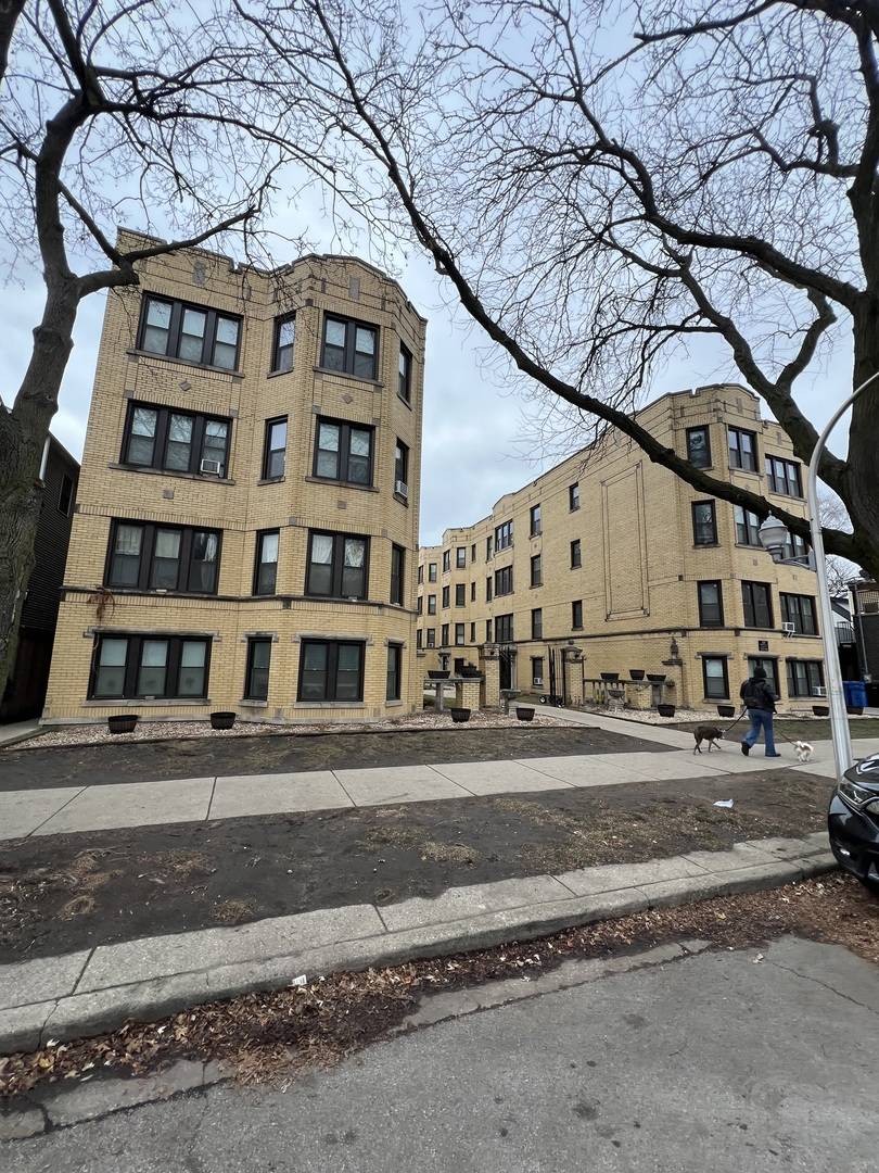 Chicago, IL 60613,3817.5 N Greenview AVE #2E