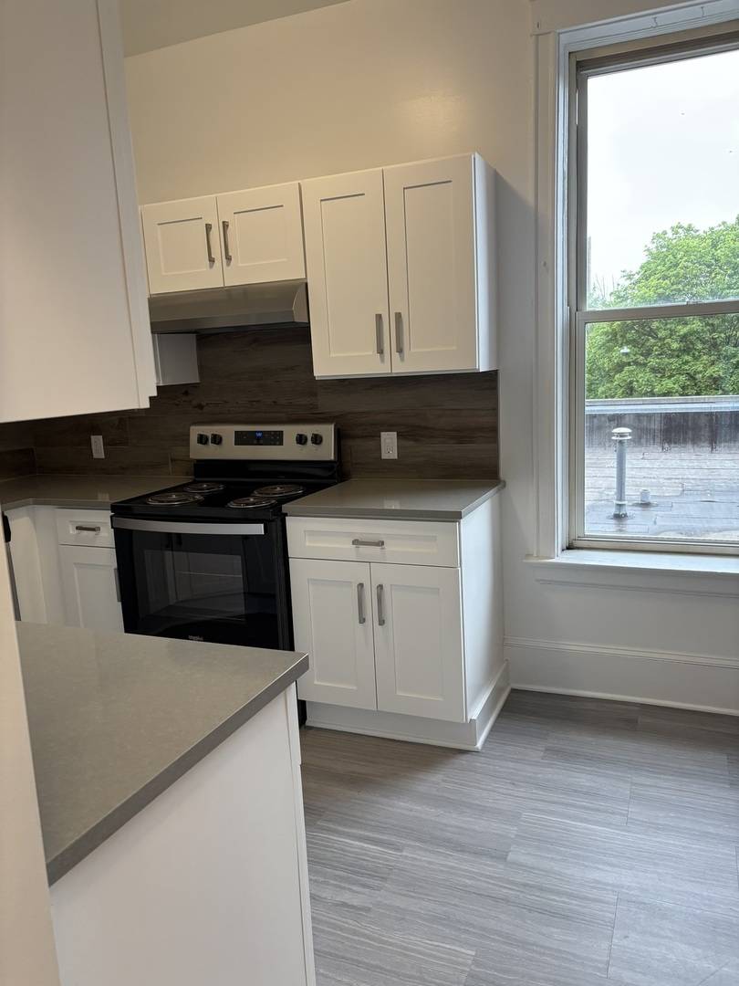 Chicago, IL 60637,5704 S Kenwood AVE #2