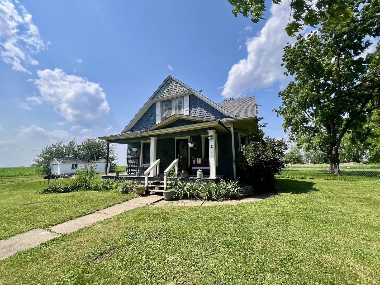 Broadlands, IL 61816,207 W 2nd ST