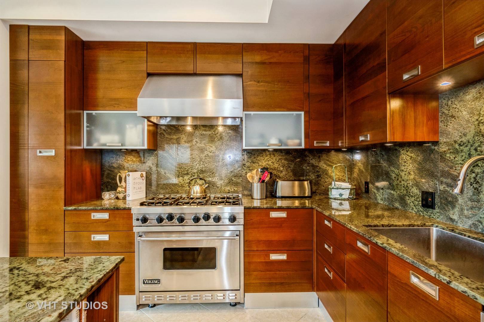 Chicago, IL 60611,800 N MICHIGAN AVE #3203