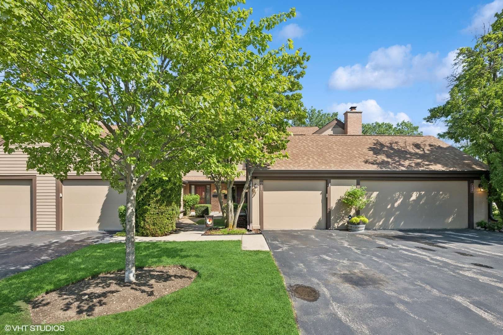 Buffalo Grove, IL 60089,1502 Anderson LN