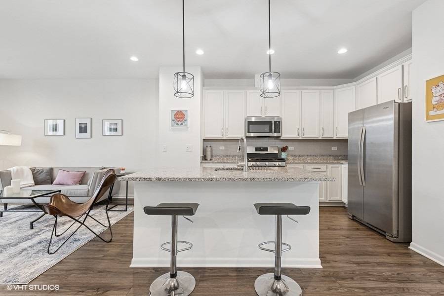 Aurora, IL 60504,855 Finley DR