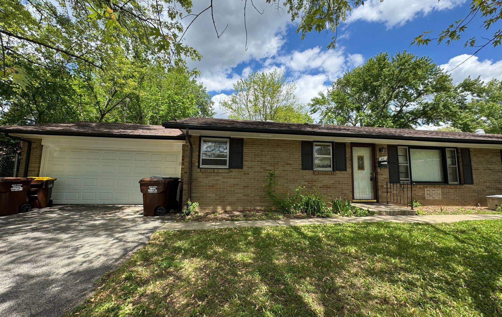 Rockford, IL 61107,239 Flintridge DR #239