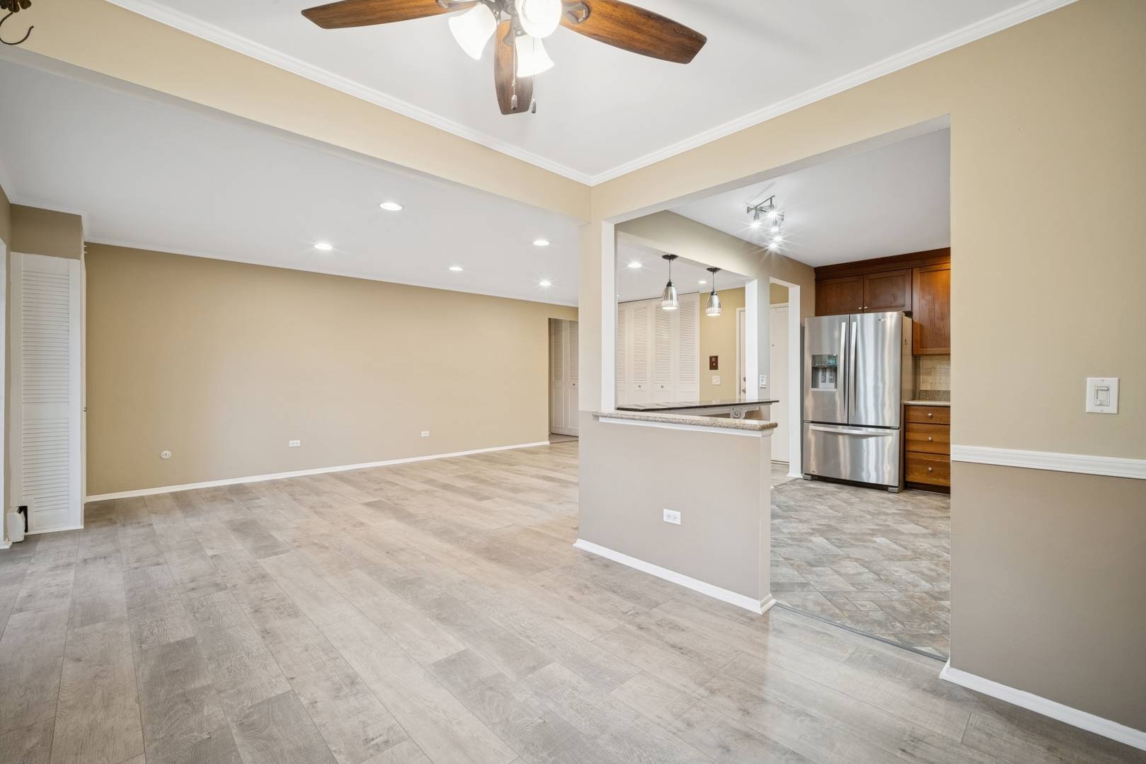 Arlington Heights, IL 60004,2443 E Brandenberry CT #1B