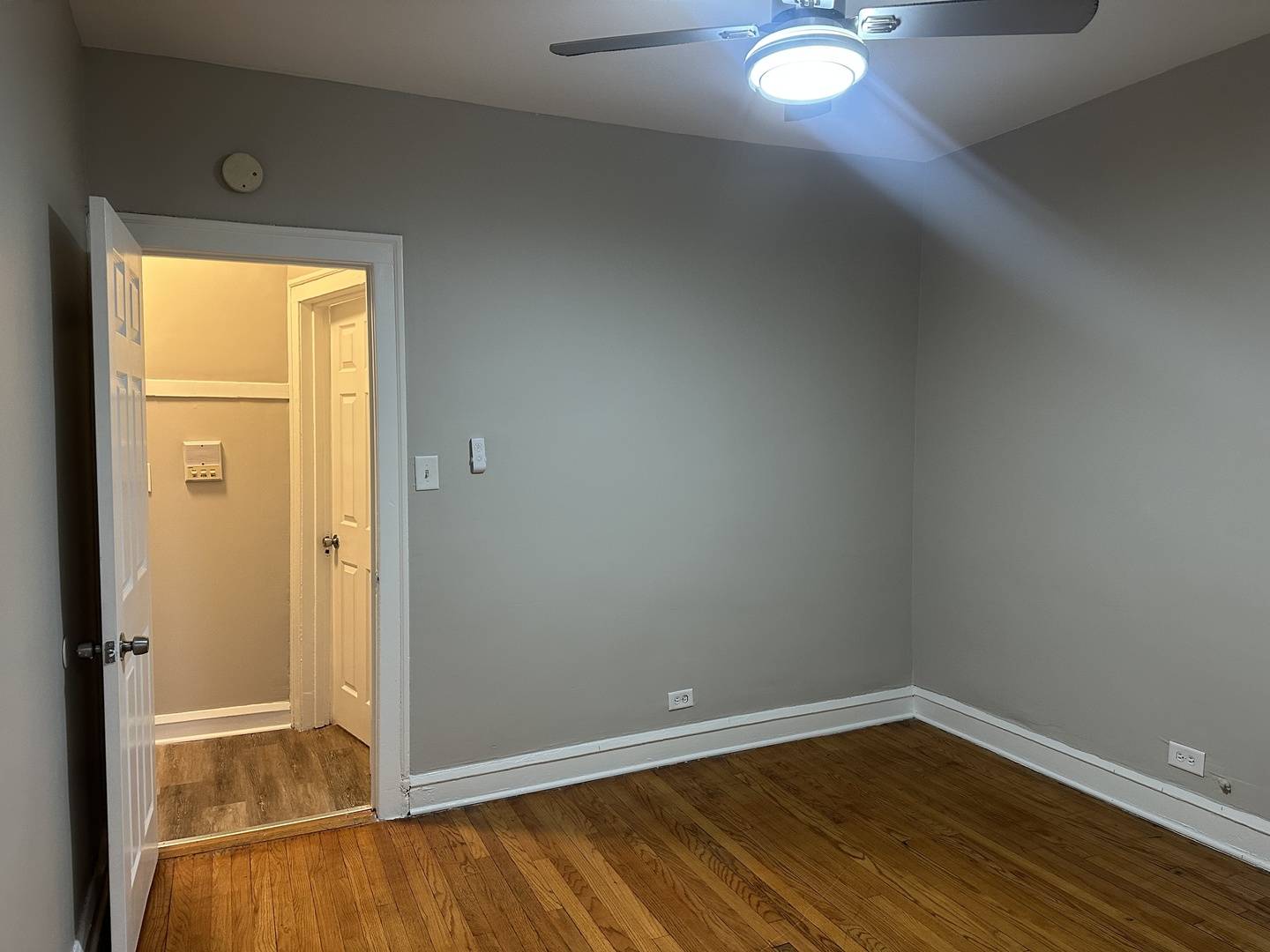 Chicago, IL 60649,7719 S Essex AVE #3