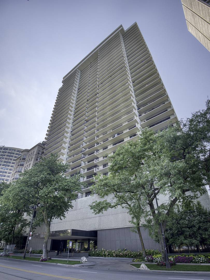 Chicago, IL 60610,1212 N Lake Shore DR #21AS