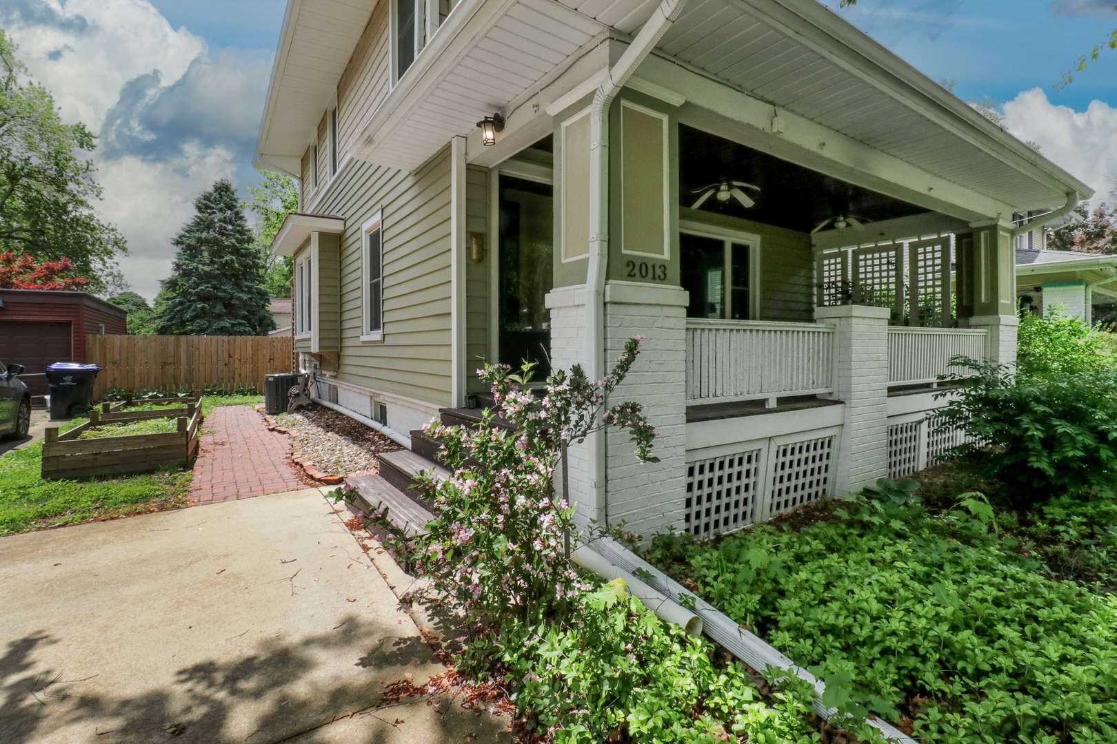 Bloomington, IL 61701,2013 E Taylor ST