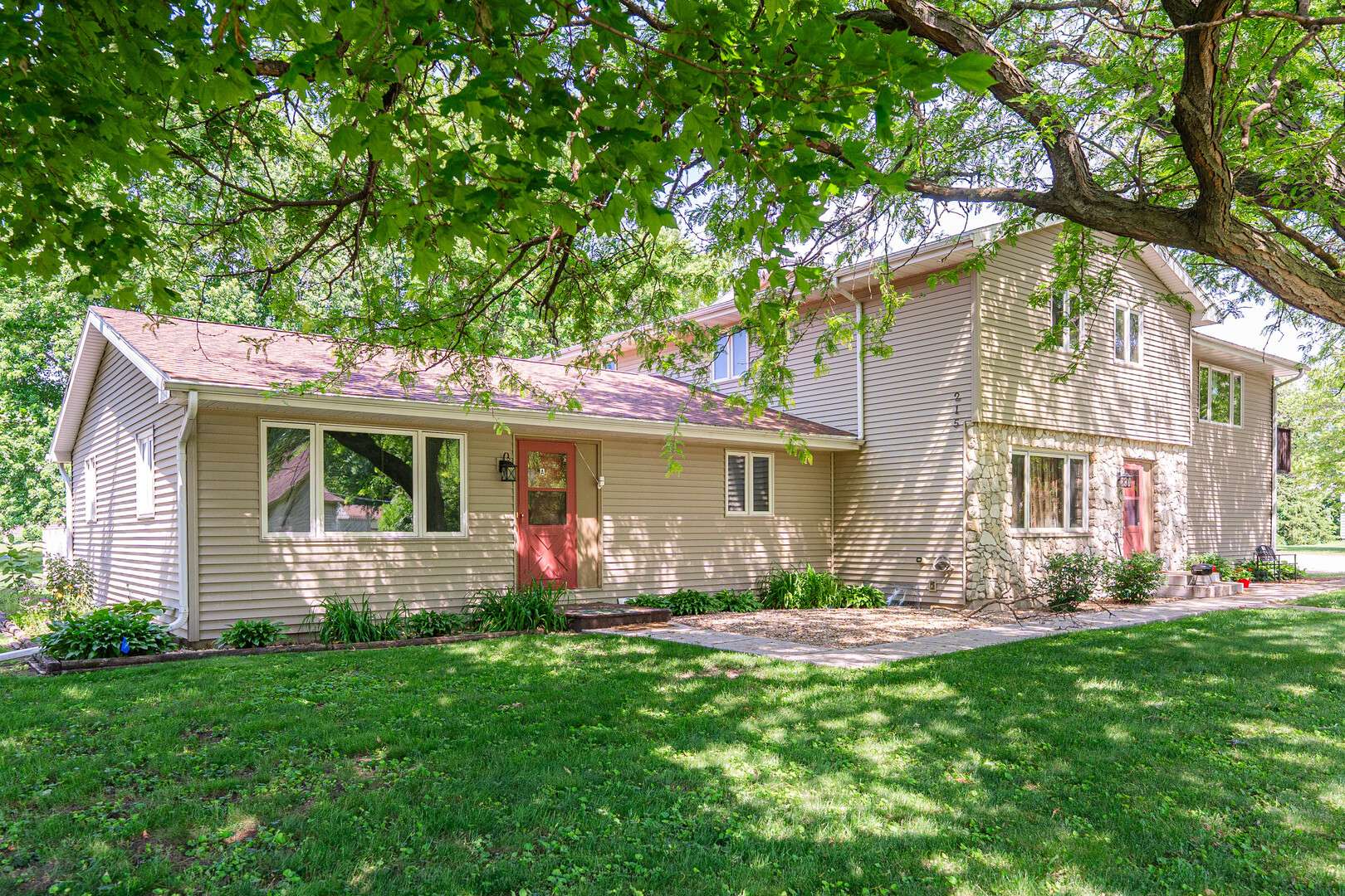 Creston, IL 60113,215 S Ridge ST