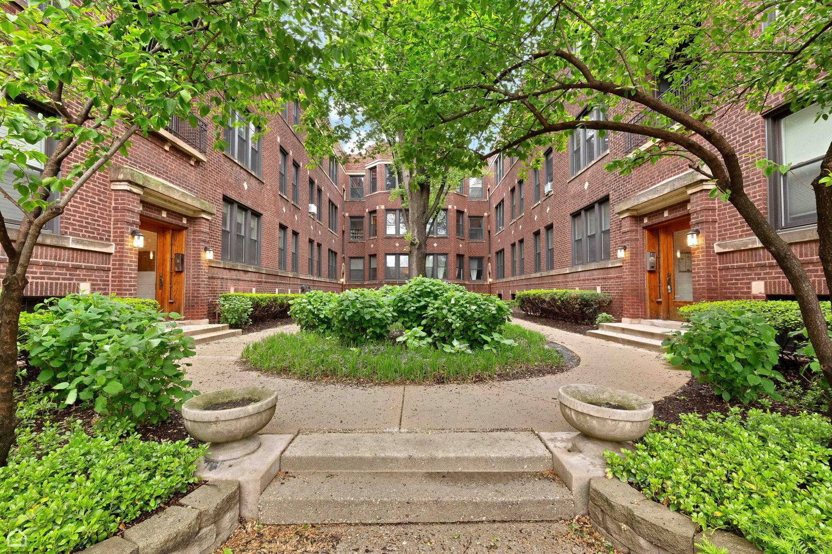 Chicago, IL 60618,2110 W MONTROSE AVE #2S