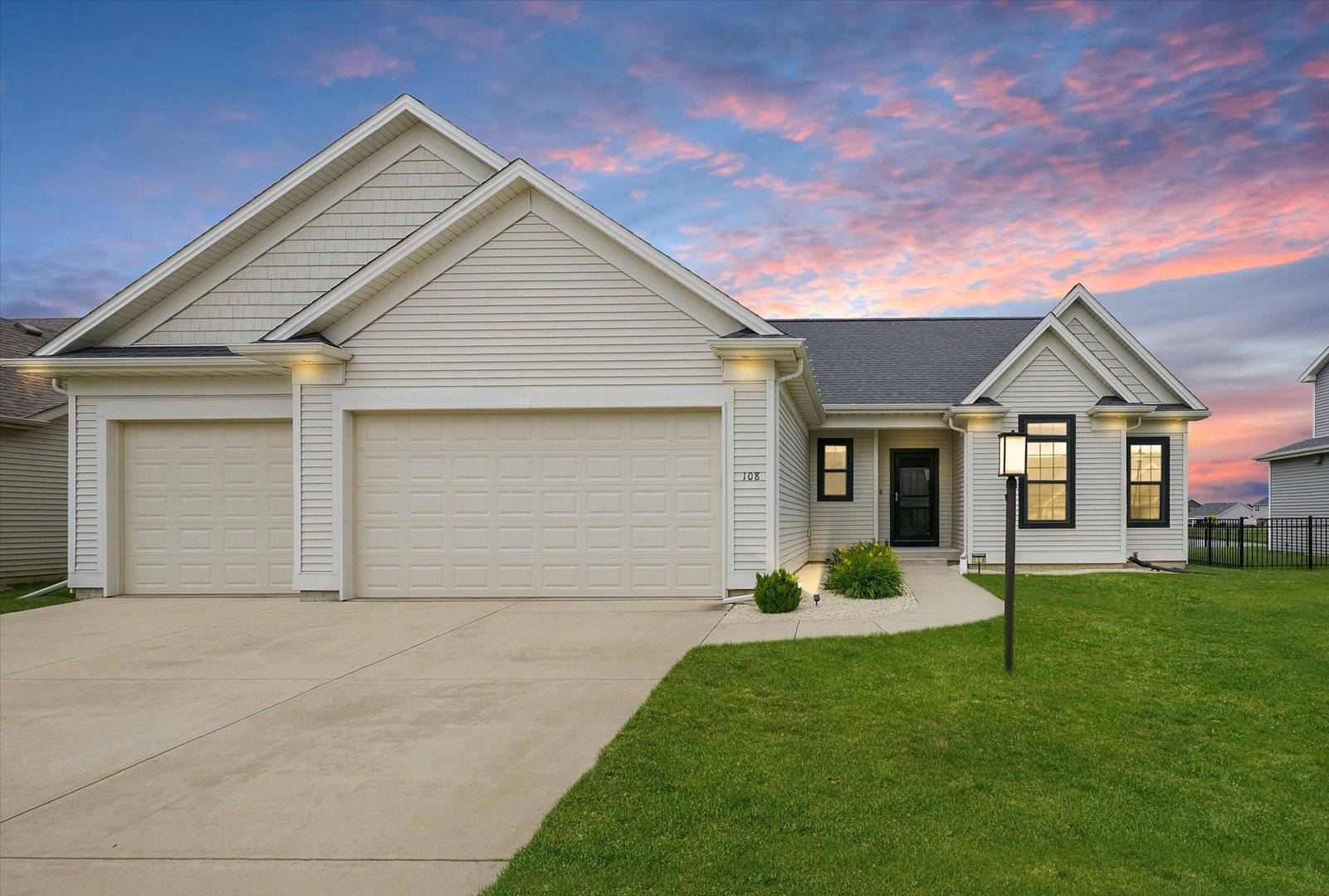 Savoy, IL 61874,108 Astoria DR